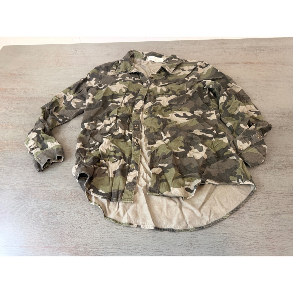 Time and Tru Camo Button Down Shirt Womens Small Green Camouflage Rayon Top